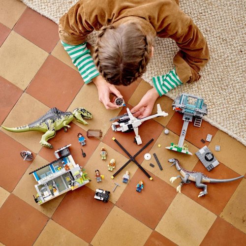 LEGO® Jurassic World™ 76949 L’attaque du Giganotosaurus et du Therizinosaurus