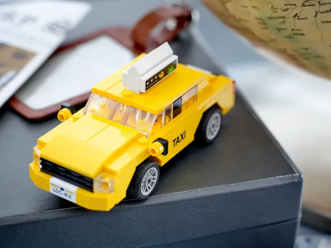 LEGO® Creator Expert 40468 Žltý taxík