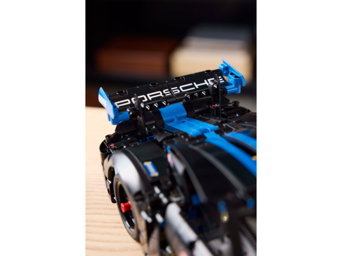 LEGO® Technic™ 42176 Pretekárske auto Porsche GT4 e-Performance