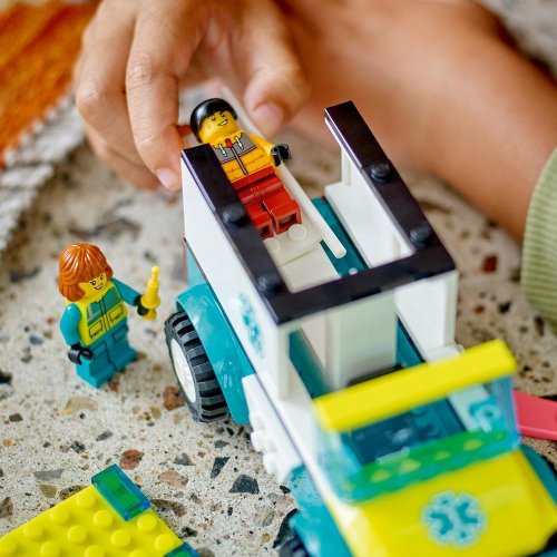 LEGO® City 60403 Ambulância de Emergência e Snowboarder