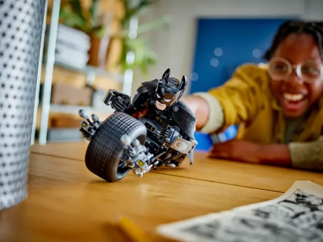 LEGO® DC Batman™ 76273 Sestavitelná figurka: Batman™ a motorka Bat-Pod