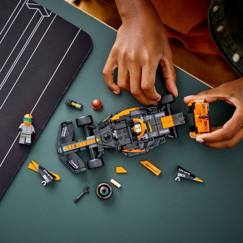 LEGO® Speed Champions 76919 Mașină de curse McLaren de Formula 1 2023