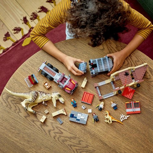 LEGO® Jurassic World™ 76948 Únik T-rexa a atrociraptora
