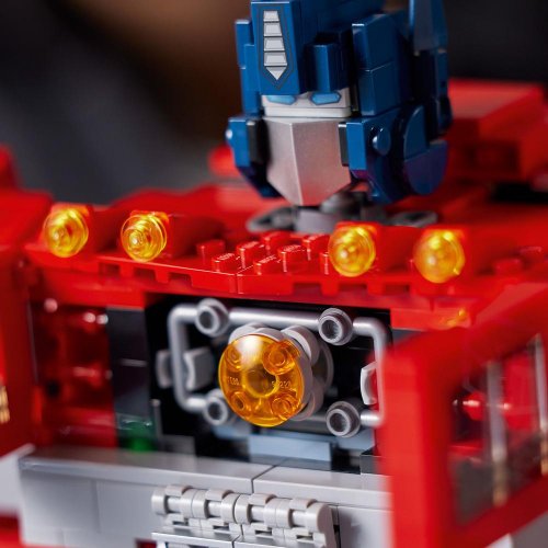 LEGO® ICONS 10302 Optimusz fővezér