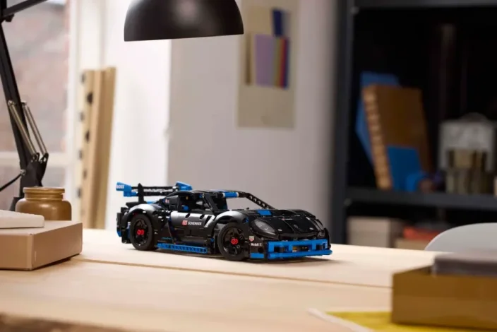 LEGO® Technic™ 42176 Samochód wyścigowy Porsche GT4 e-Performance