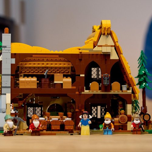 LEGO® Disney™ 43242 Huisje van Sneeuwwitje en de zeven dwergen