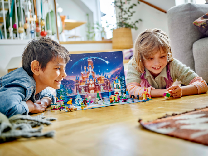 LEGO® Disney™ 43253 Kalendarz adwentowy na 2024 rok