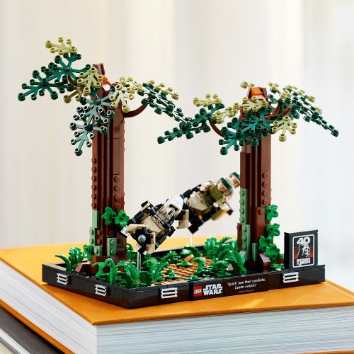 LEGO® Star Wars™ 75353 Diorama Inseguimento con lo speeder su Endor™