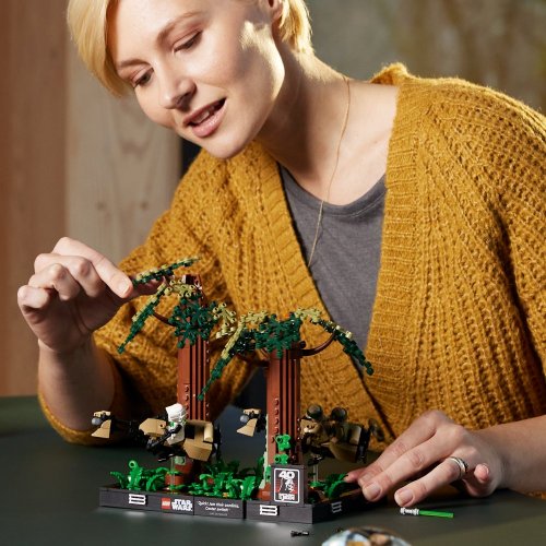 LEGO® Star Wars™ 75353 Diorama: Pościg na ścigaczu przez Endor™
