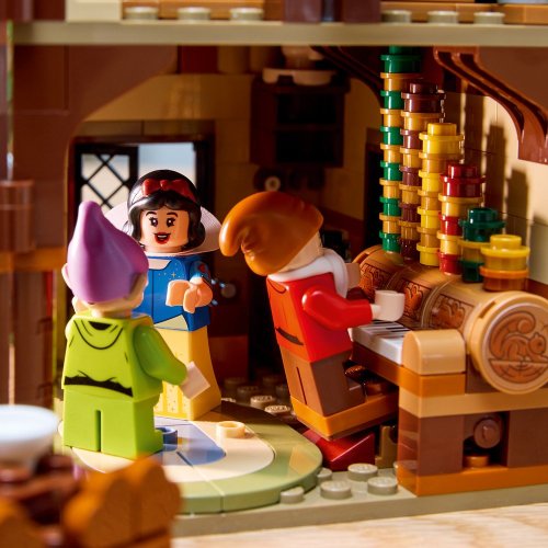 LEGO® Disney™ 43242 Branca de Neve e a Casa dos Sete Anões
