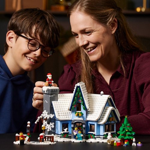 LEGO® Icons 10293 La visite du Père Noël