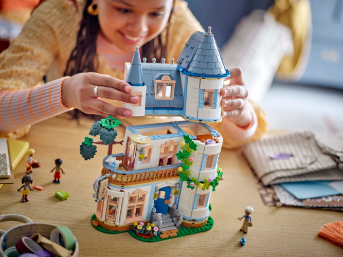 LEGO® Friends 42638 Burg mit Ferienunterkunft